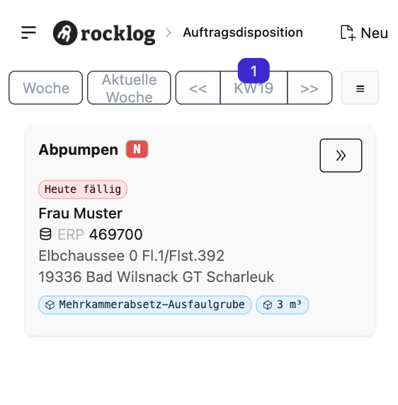 Tablet-Auftragsliste mit rotem Badge „N" neben der Aufgabe „Abpumpen" für eine Notentsorgung
